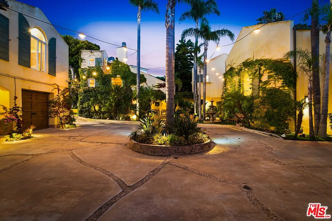 7 bed, 7.0 bath, 5032 sqft, $150,000 — Photo 3
