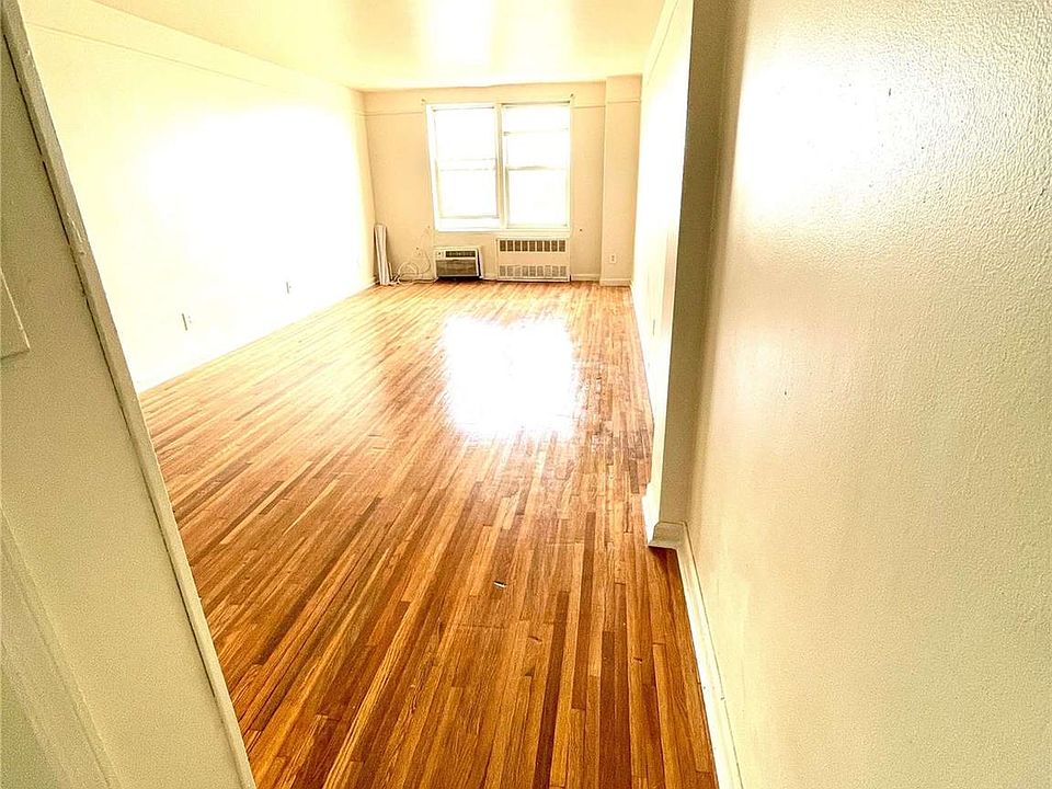 1st image of 3215 E Olinville #6f