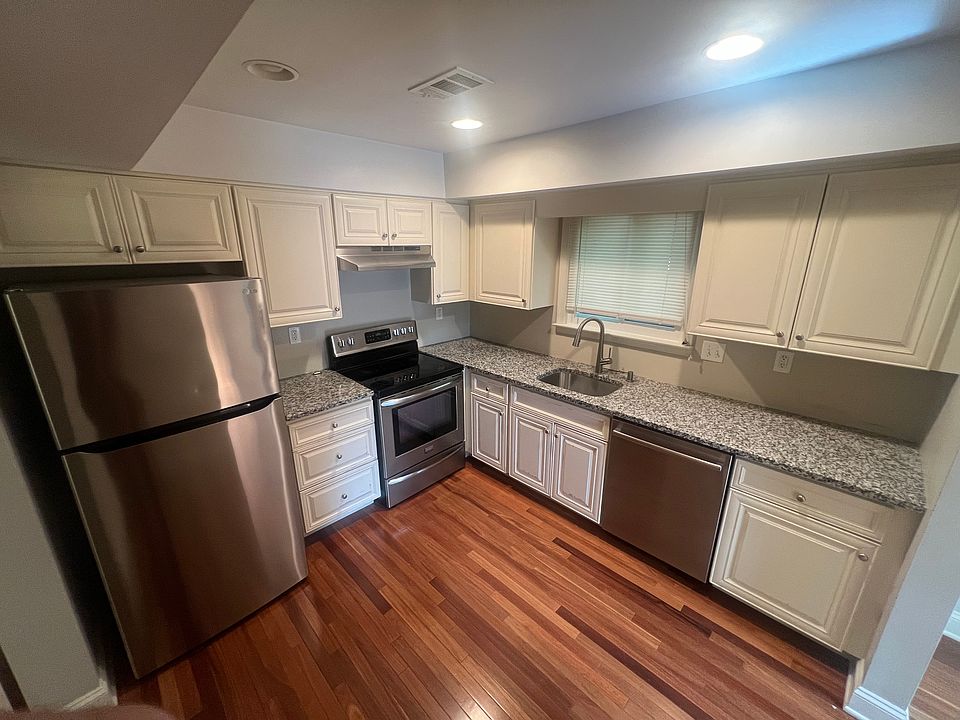 2nd image of 501 Curtis Ct