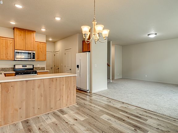 5th image of 5905 NE 56th Cir