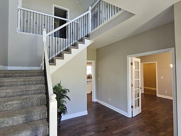 4th image of 313 Salonika Dr