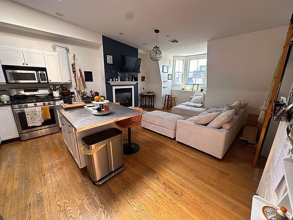 2nd image of 476 Massachusetts Ave APT 5