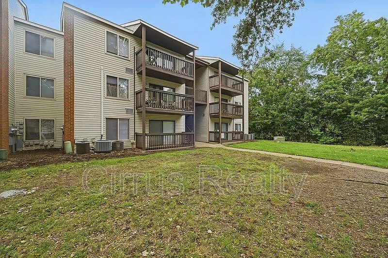 1 bed, 1.0 bath, 602 sqft, $1,150 — Photo 2