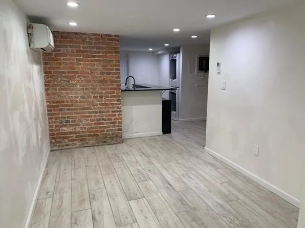 318 10th St NE #B, Washington, DC 20002