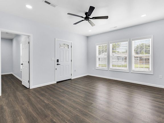 5th image of 1017 Vinesville Rd