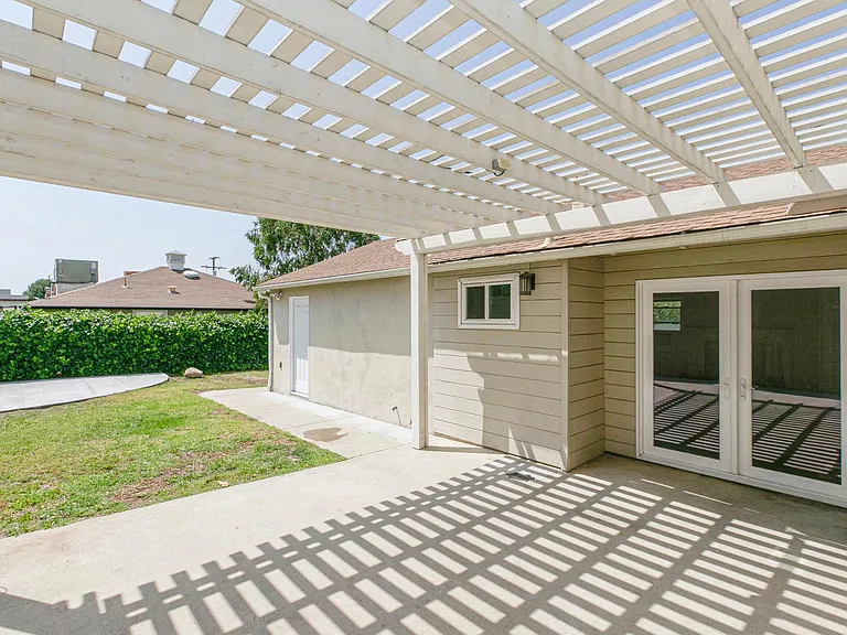 10929 Whitegate Ave — Photo 38