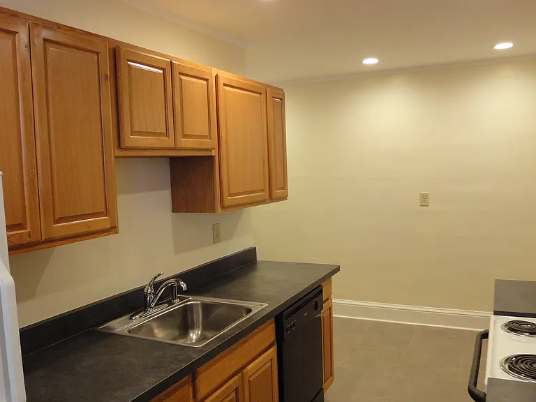 12 Robin Rd — Photo 6