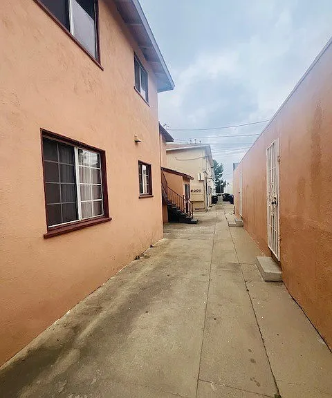 12823 Burbank Blvd — Photo 6