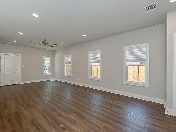 5th image of 301 Sterling St