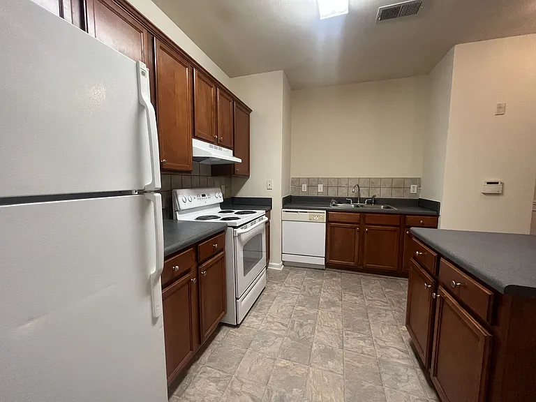 Wesley Kensington Apartments at Stonecrest — Photo 147