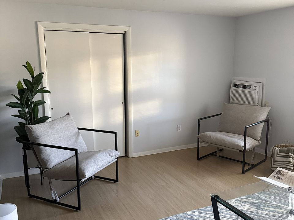 Unit 4: Living Room - 2nd view