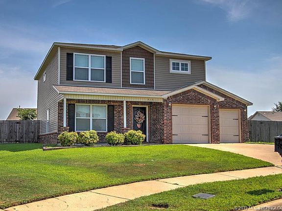 3rd image of 415 E 148th Cres S