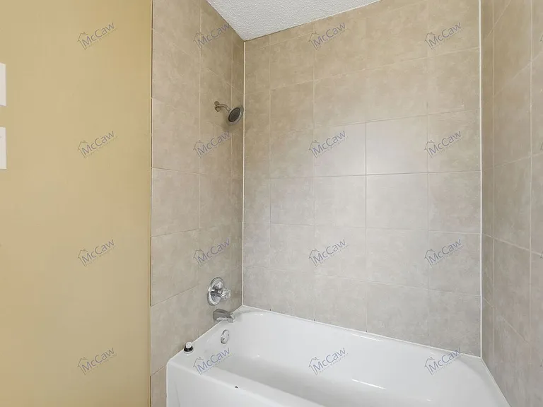 207 Evelyn St — Photo 16