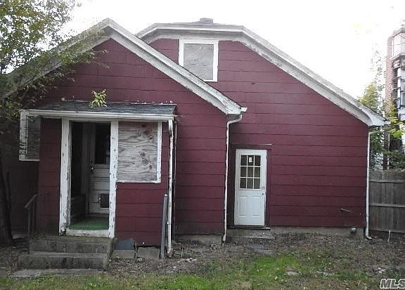 2nd image of 520 3rd St
