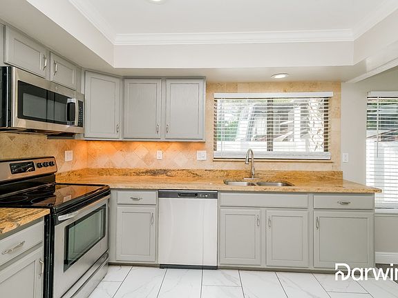 3rd image of 20 Kindall Cir