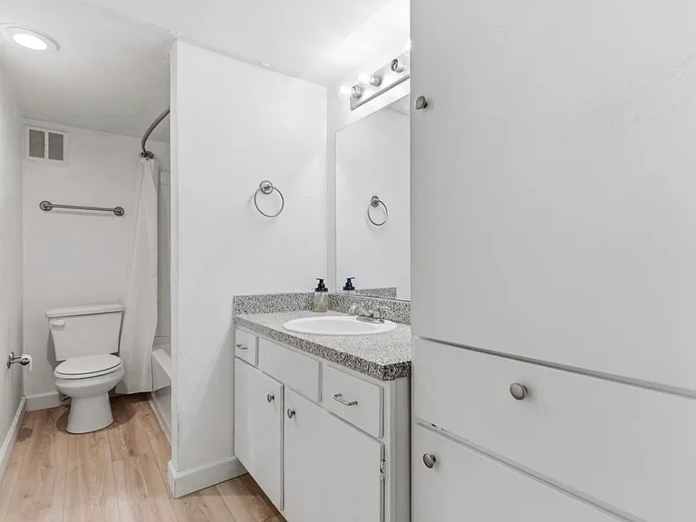 4112 Bowser Ave #205 — Photo 2