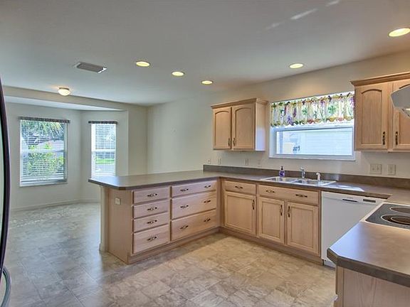 5th image of 510 Northfield Ln