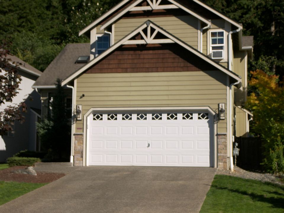 1st image of 18827 Eastwood Ave E