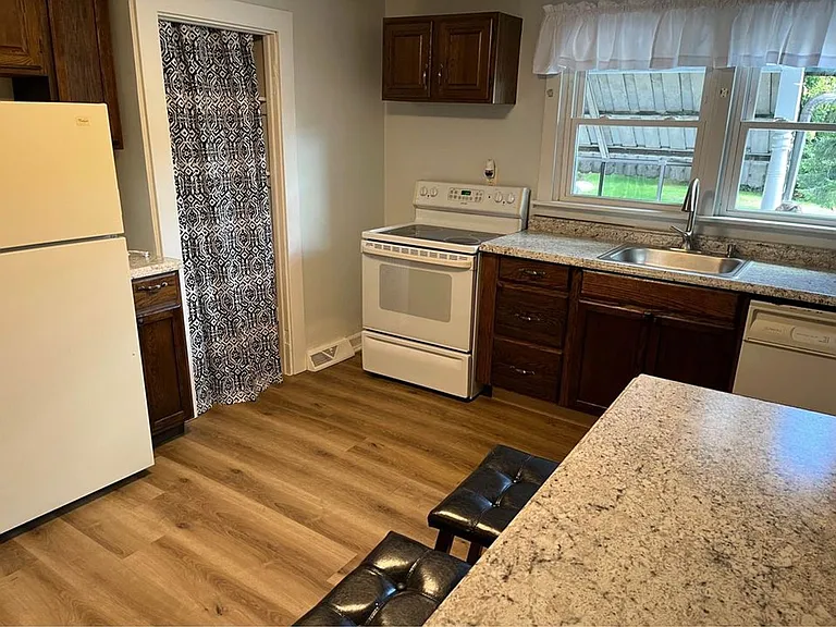 829 Main St — Photo 11