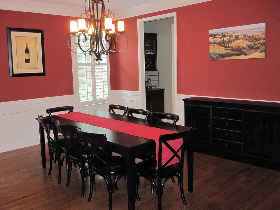 Dining Seats 12+