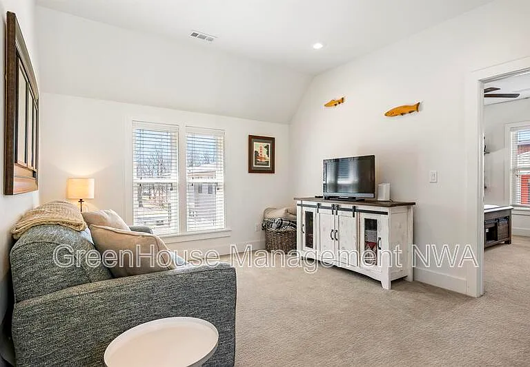 636 SW B St — Photo 21