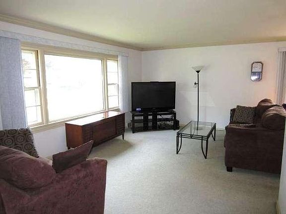 4th image of 1027 W Glenn Dr