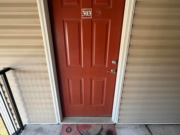 2511 Huntscroft Ln #303 — Photo 2