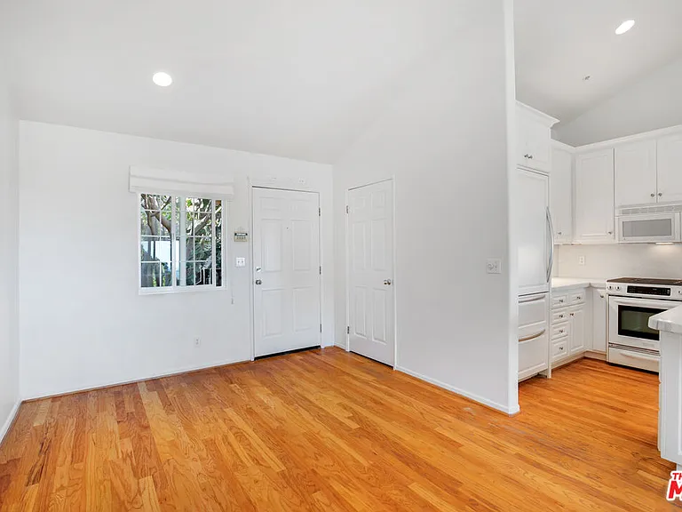 3855 Rambla Pacifico #D — Photo 14