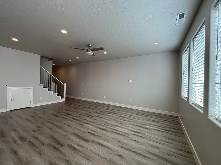 1073 S 4380 W — Photo 10