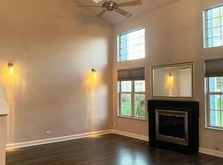 595 Kingsbridge Dr, Carol Stream, IL 60188