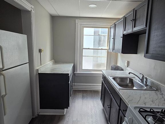 4th image of 926-928 W Walnut St #3