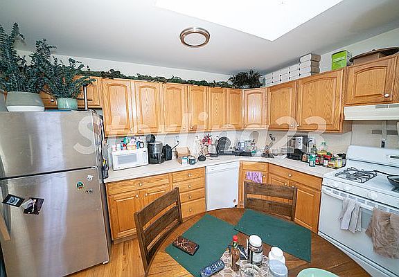 3rd image of 27-16 12th St #2
