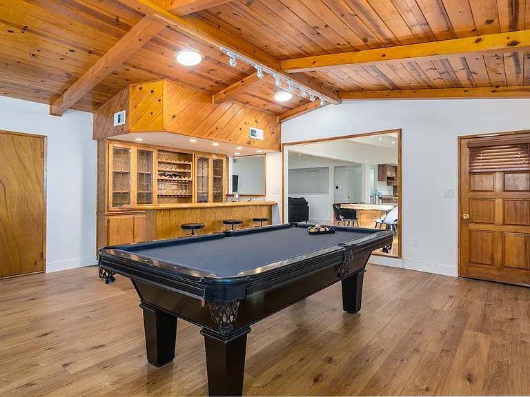 6135 Wilkinson Ave — Photo 5