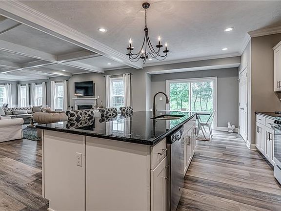 4th image of 137 Alder Dr