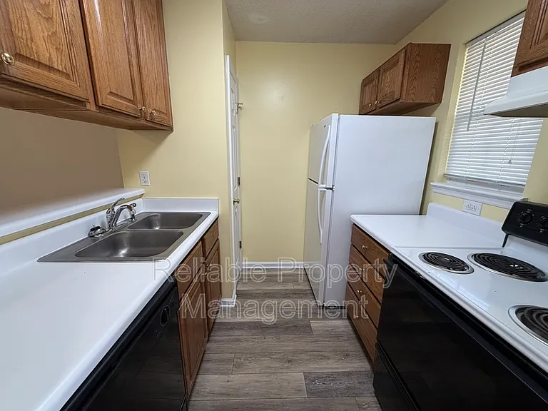 341 S Moore St — Photo 4