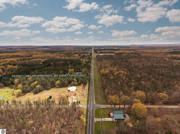 960 E 32nd Rd, Boon, MI 49618