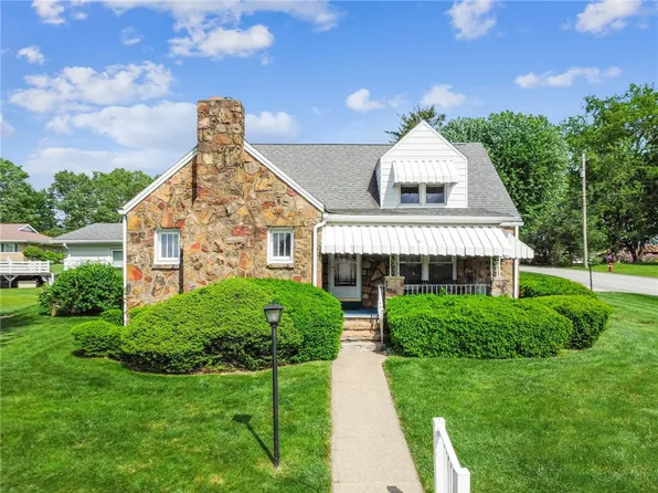 1068 Lakeview Dr, Latrobe, PA 15650