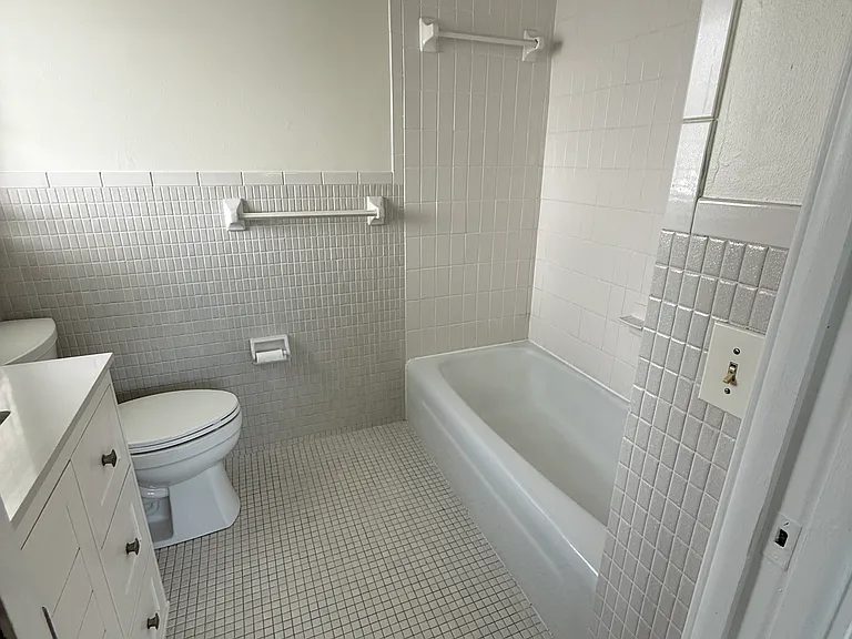 300 35th Ave N #F4 — Photo 7