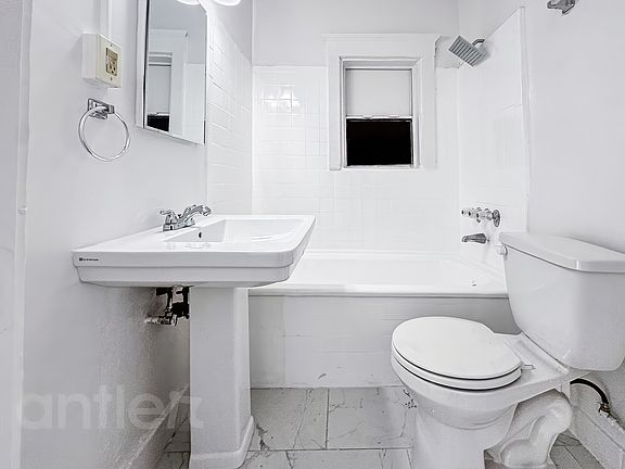 4th image of 916 Grattan St #D309