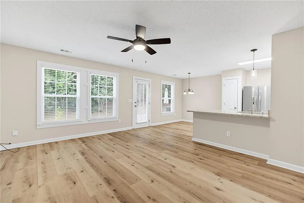 2 bed, 2.5 bath, 1396 sqft, $1,750 — Photo 3