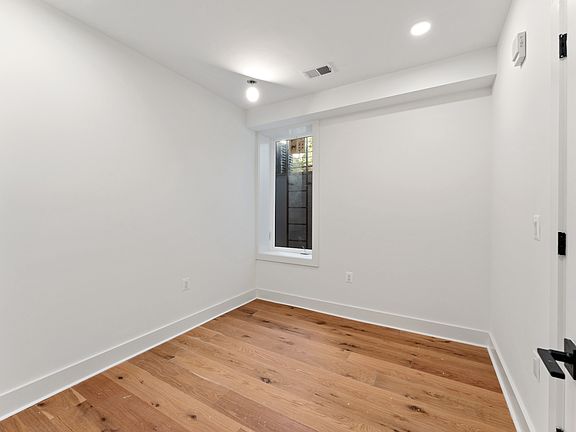 5th image of 837 19th St NE #5