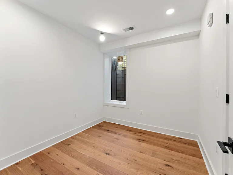 837 19th St NE #5 — Photo 5