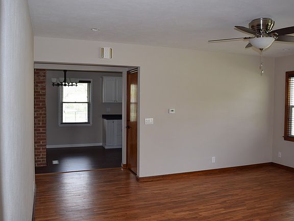 4th image of 303 S Wood St