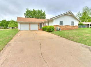3016 Edgewood Dr, Midwest City, OK 73110