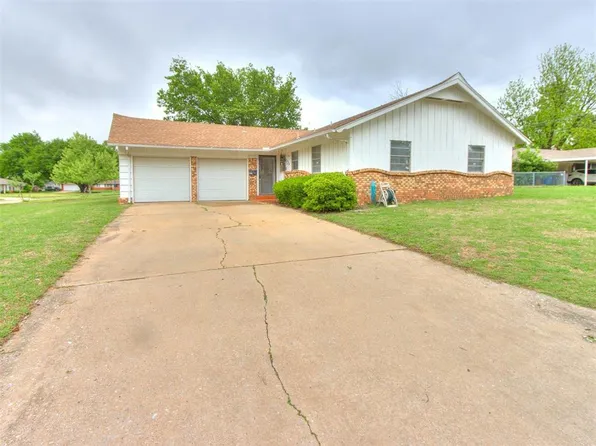 3016 Edgewood Dr, Midwest City, OK 73110