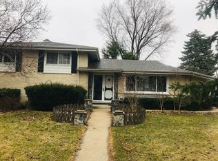 900 E Holly Way, Palatine, IL