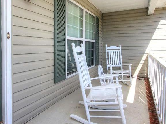 5th image of 334 Peachtree Cir