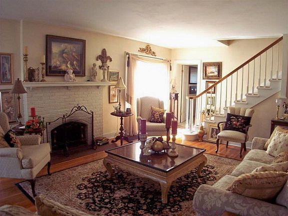 3rd image of 1821 Hayselton Dr