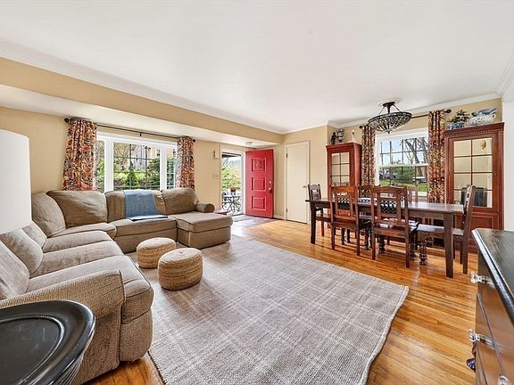 3rd image of 15 Leigh Rd