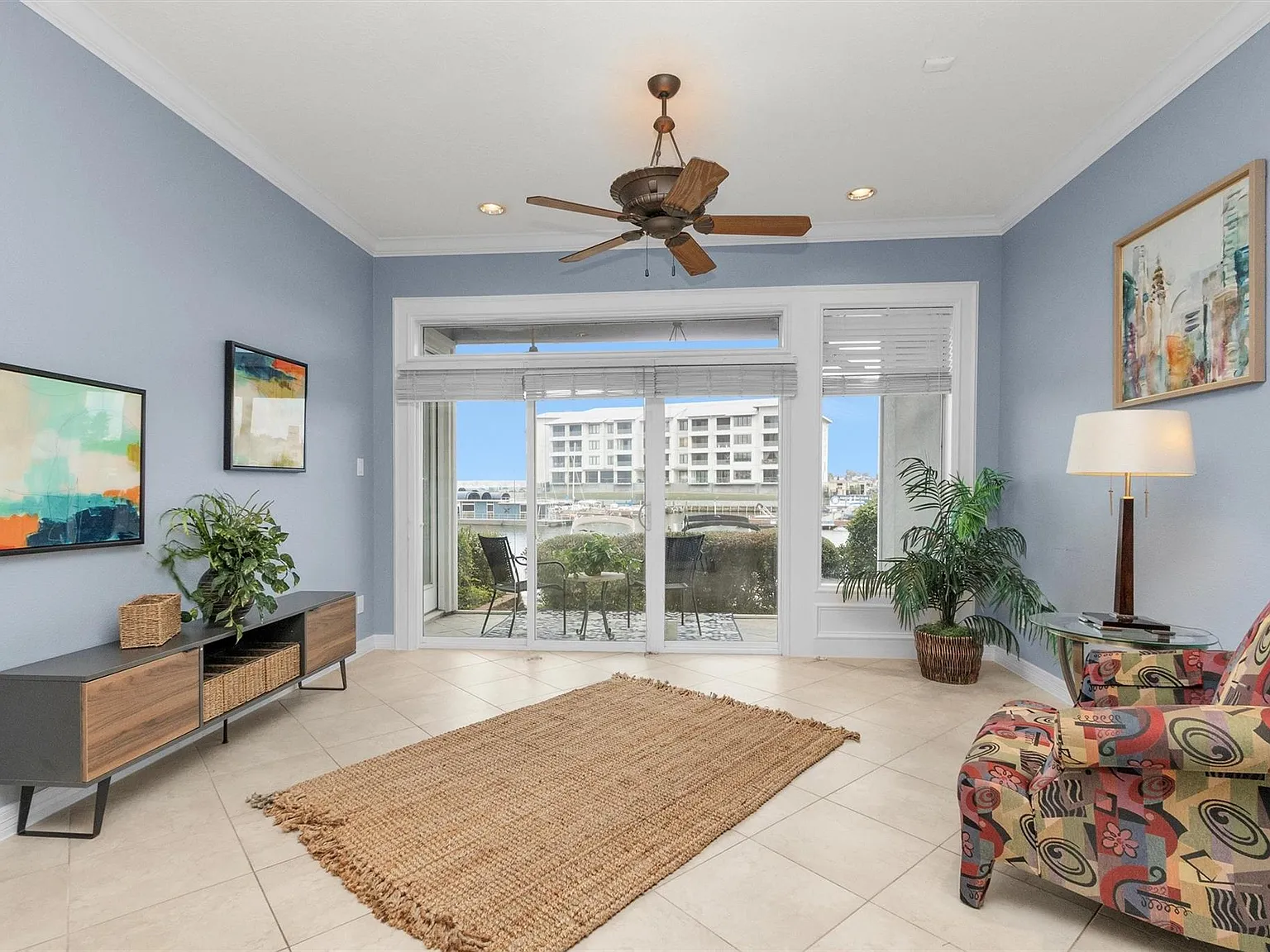 2 bed, 1.5 bath, 1155 sqft, $2,000 — Photo 2
